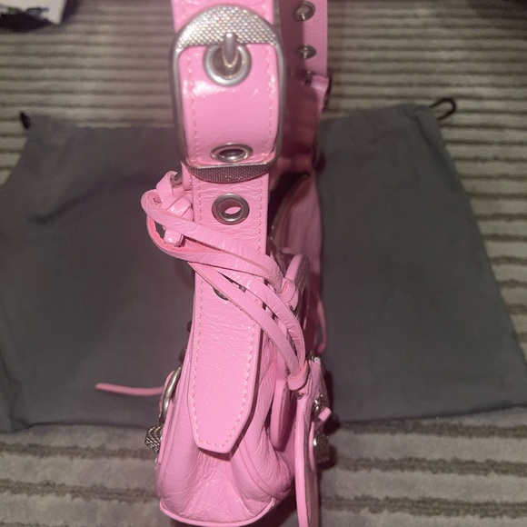 Le Cagole XS Shoulder Bag in light pink lambskin - Picture 8 of 13